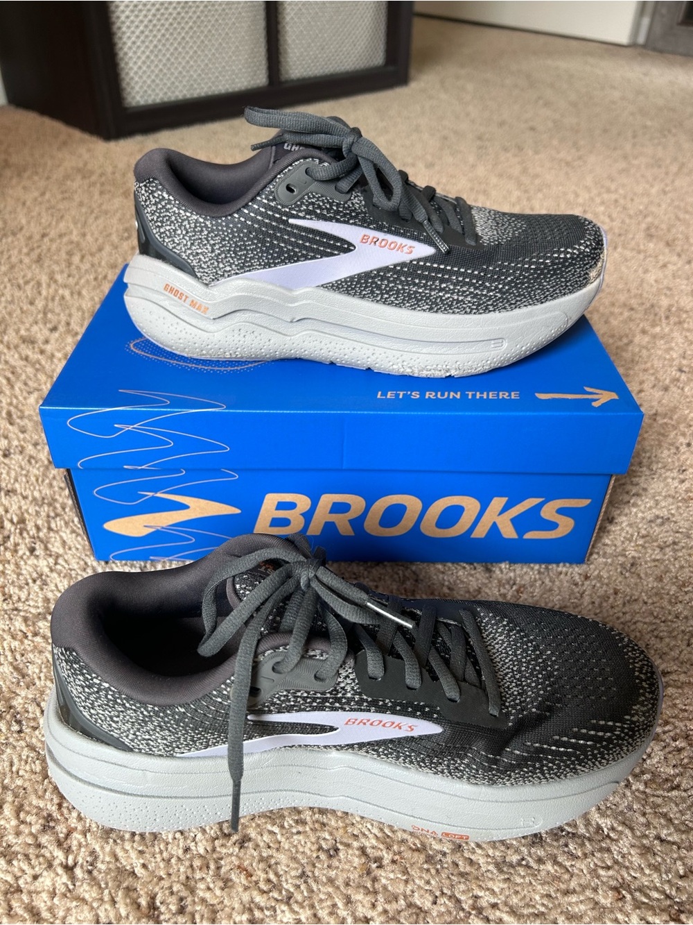 Brooks Women’s Ghost Max Running Sneakers size 8 like new